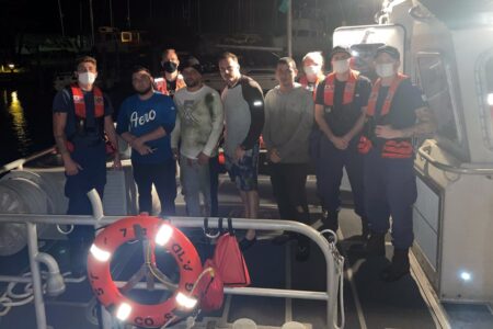 Mariners fire flares after boat takes on water