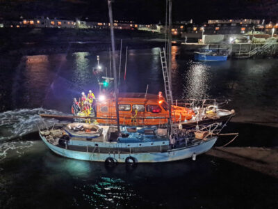 Flare helps rescuers find disabled schooner