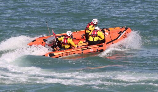 Important for boaters to carry flares, says RNLI
