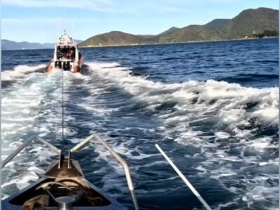 NZ adventurer rescued after signalling with flare