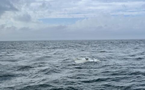 Flares enable rapid rescue of capsized boaters