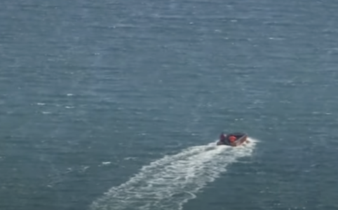Dramatic boaties rescue sparked by flare