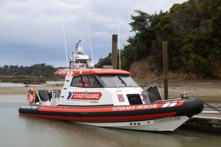 Powerboat rescued by tanker after flare alert