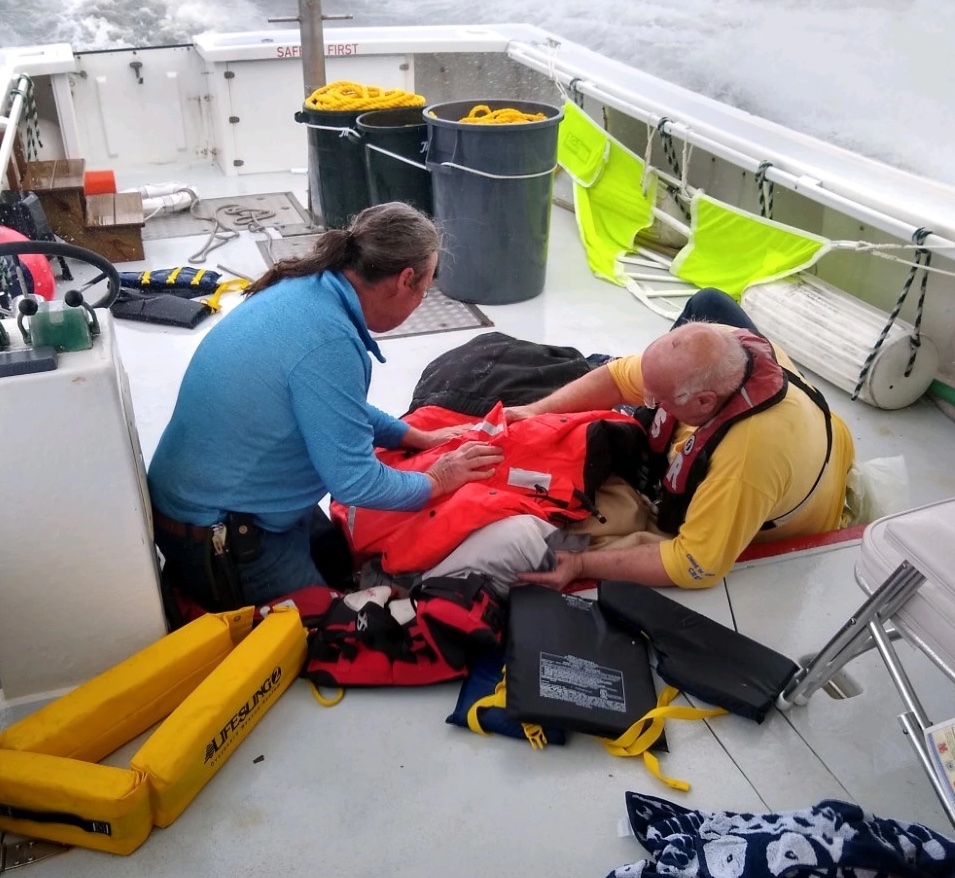 Bay Rescue Flares aid rescue of eight in the Chesapeake Bay - Pains Wessex ...