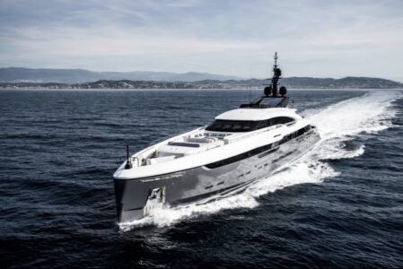 Crew of stranded yacht rescued after flare signal