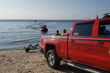 Flares used in rescue of teens without lifejackets