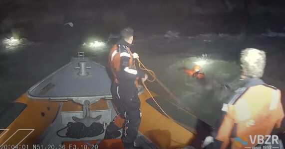 Plea for kitesurfers to carry flares